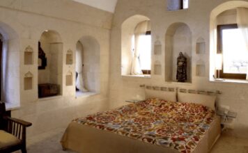 Kasr-ı Nehroz Hotel