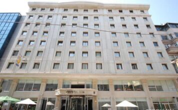 Nova Plaza Crystal Hotel