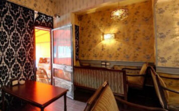 Red Lara Cafe & Club & Restaurant